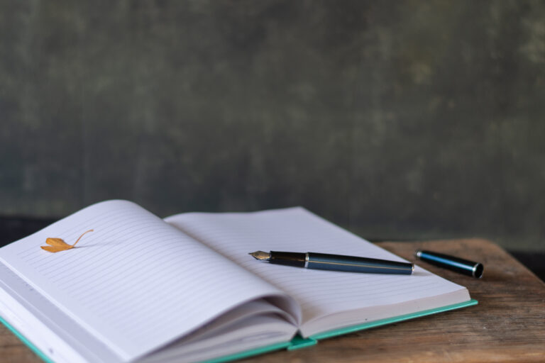 Notitieblok met vulpen